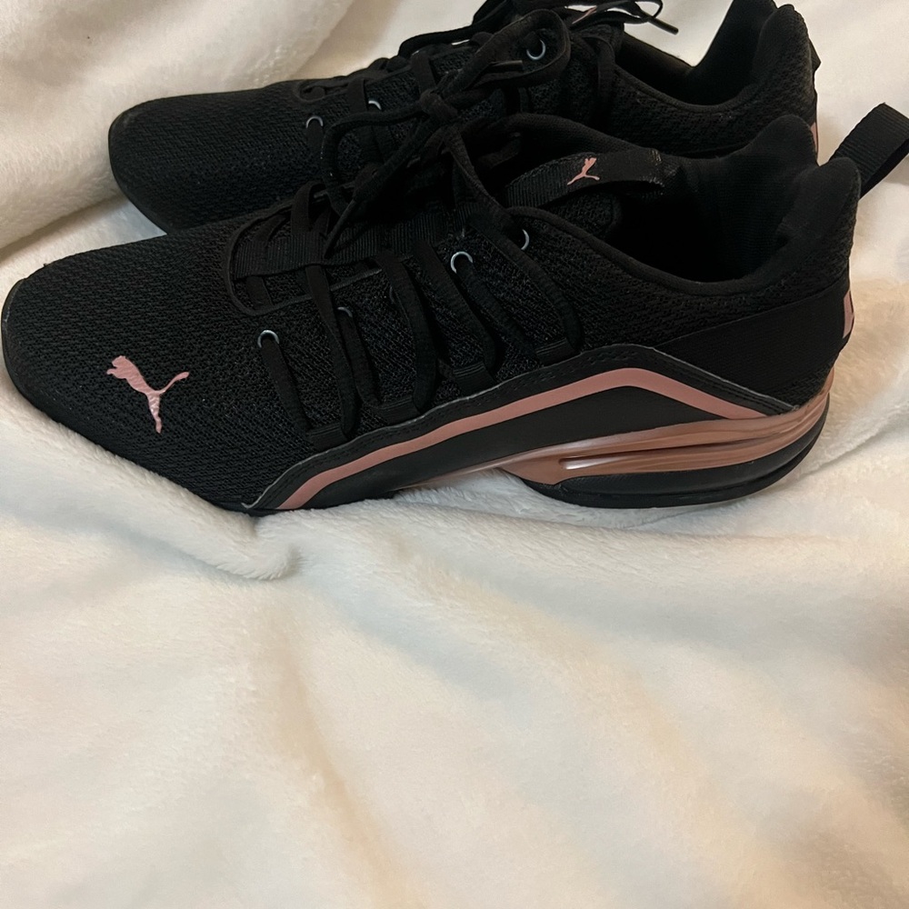 Puma Axelion Metallic Black and Rose Gold Athletic Shoes Sporty Design